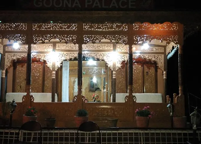 Goona Palace Houseboats