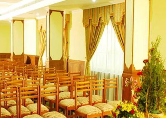 Grand Seasons Hotel Kochi