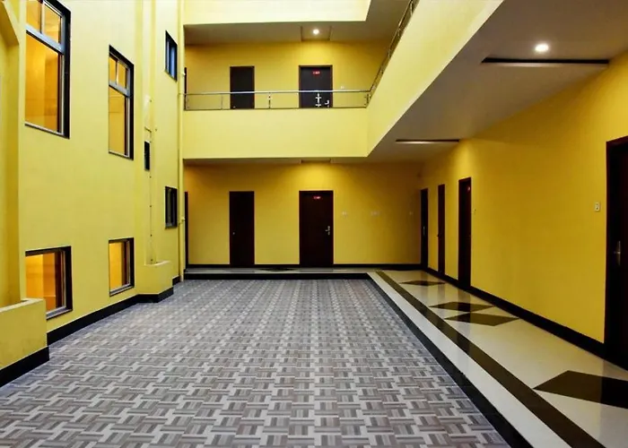 Hotel Varenya Inn