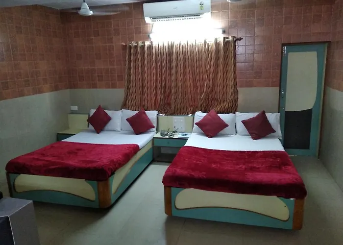 Hotel Meera And Meera Restaurant
