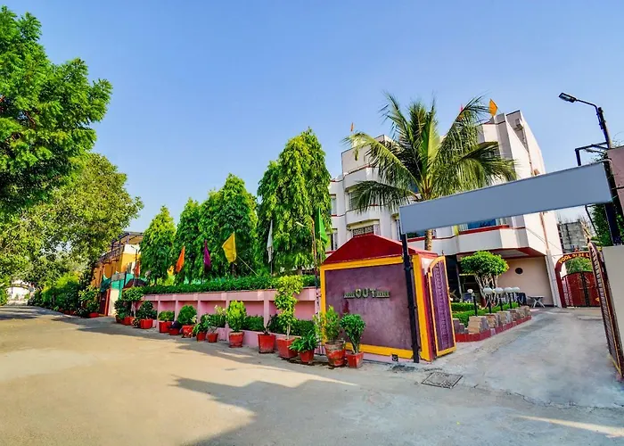 Oyo 18814 Hotel Maya International