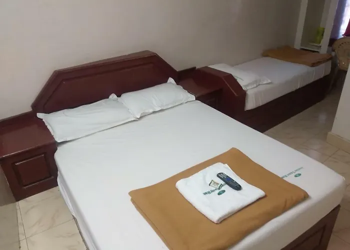 Anandan Tourist Home