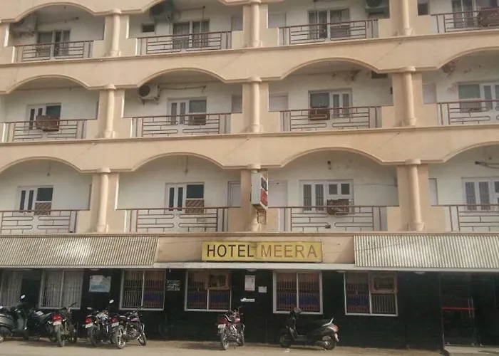 Hotel Meera And Meera Restaurant