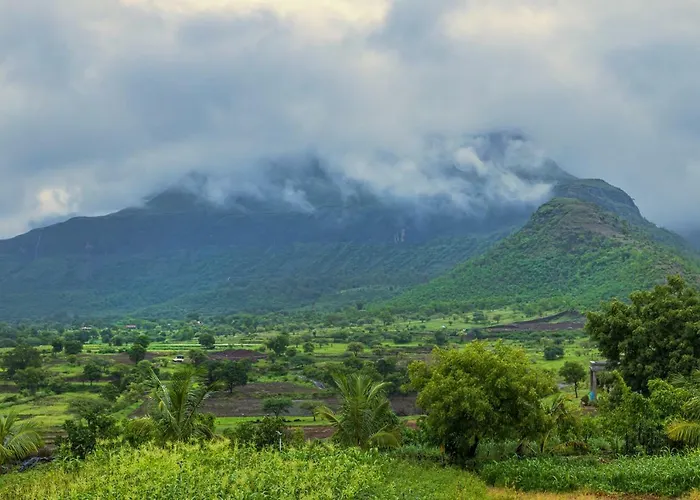 Saffronstays Serenity - 2Br Villa Overlooking Lake Kadwa With Garden, Swings & Treks Near Sula Vineyard