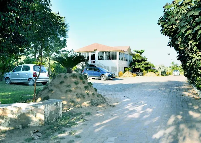 Hotel Rani Bagh Resort